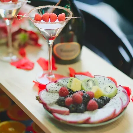 Apartman Popart Insolite Jacuzzi,sauna & Parking Free *