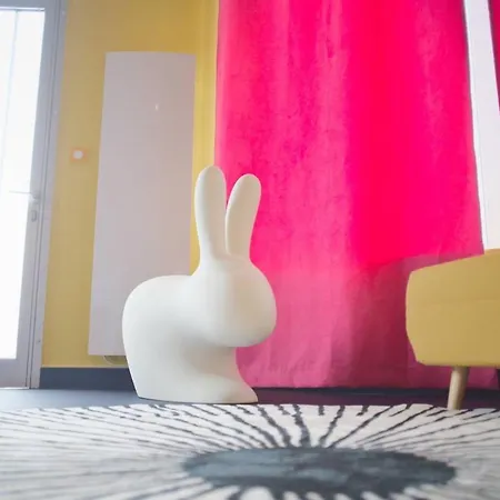 Apartman Popart Insolite Jacuzzi,sauna & Parking Free *