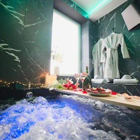 Popart Insolite Jacuzzi,sauna & Parking Free Apartman