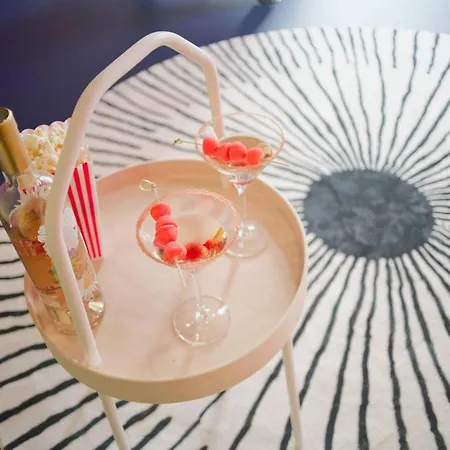 Apartman Popart Insolite Jacuzzi,sauna & Parking Free